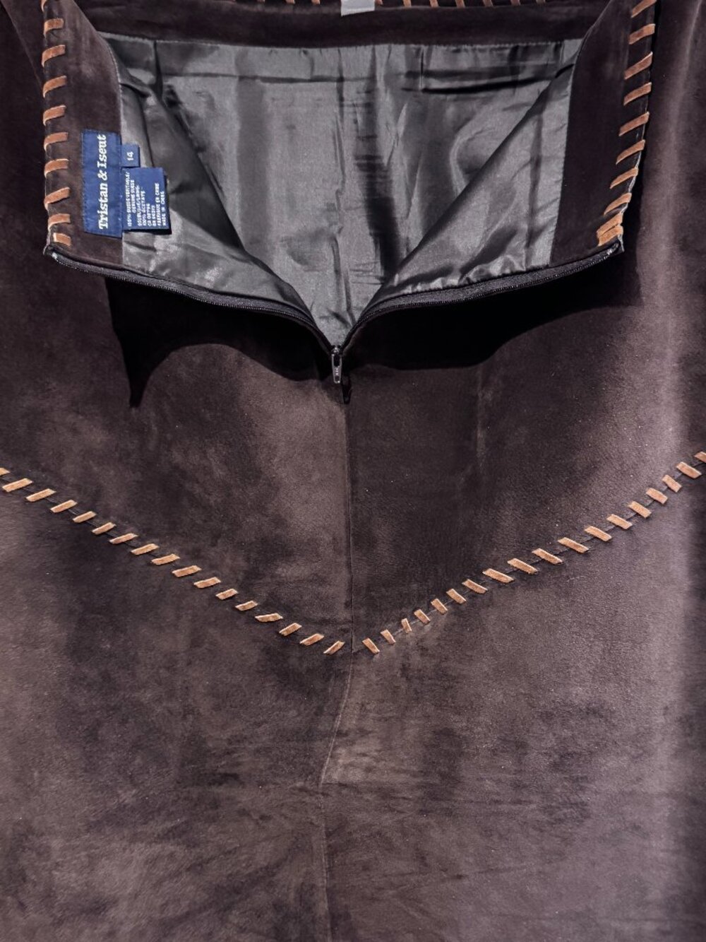 π₯ HOST PICK X 2π₯ π€ Vintage Tristan & Iseut Suede Skirt | Quiet Luxury π€β¨ - Picture 13 of 16